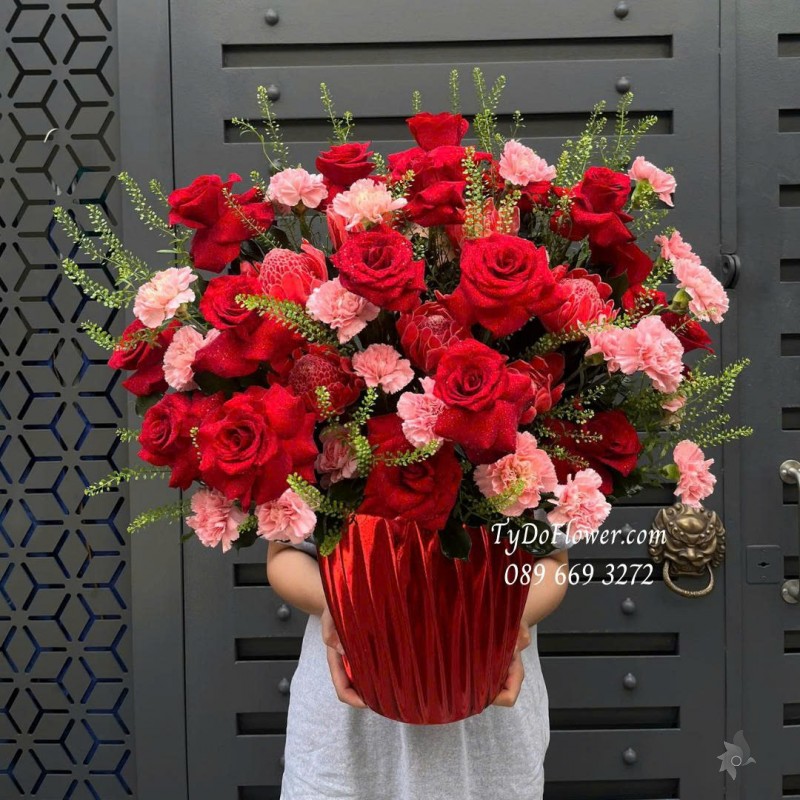 G1025828 GIỎ HOA CHÚC MỪNG Thiết kế hoa hồng đỏ Ecuador, phăng hồng