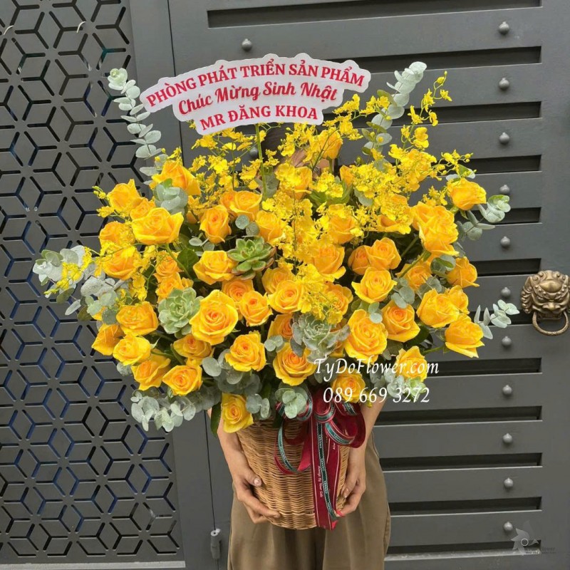 G1025833 GIỎ HOA CHÚC MỪNG SINH NHẬT Thiết kế hoa hồng vàng Gold, lan vũ nữ