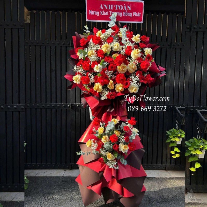 KCM1025844 KỆ HOA CHÚC MỪNG KHAI TRƯƠNG HỒNG PHÁT Thiết kế hoa hồng đỏ Ecuador, hoa hồng vàng Victor, trên nền giấy mỹ thuật cao cấp