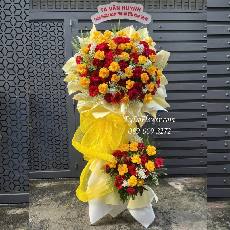 KCM1025845 KỆ HOA CHÚC MỪNG Thiết kế hoa hồng đỏ Red Ohara, vàng Gold, đồng tiền đỏ, trên nền giấy mỹ thuật cao cấp