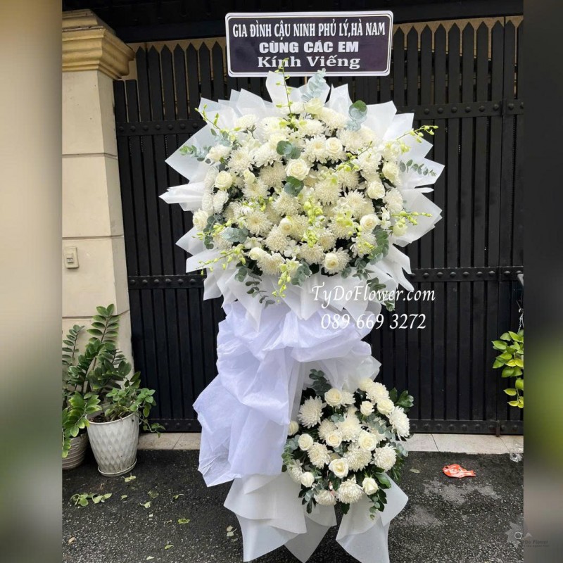 KCB1025850 KỆ HOA TANG LỄ VÒNG HOA CHIA BUỒN Hoa Kính Viếng Thiết kế hoa cúc, hoa hồng, hoa lan trắng