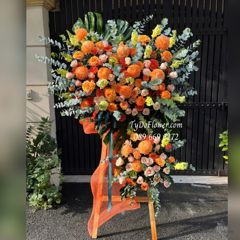 KCM1025857 KỆ HOA CHÚC MỪNG Thiết kế hoa hồng cam Spirit, cúc mẫu đơn cam, hoa hồng kem