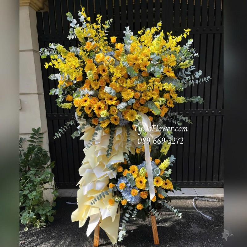 KCM1025858 KỆ HOA CHÚC MỪNG Thiết kế hoa hồng vàng, lan vũ nữ, đồng tiền