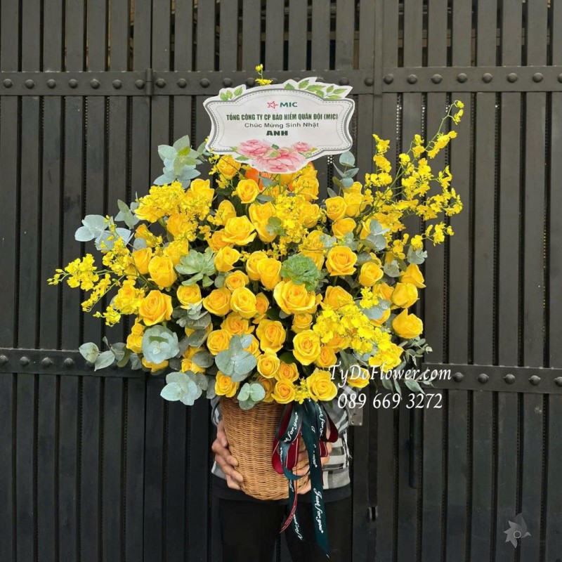 G1125880 GIỎ HOA CHÚC MỪNG SINH NHẬT Thiết kế hoa hồng vàng gold, lan vũ nữ