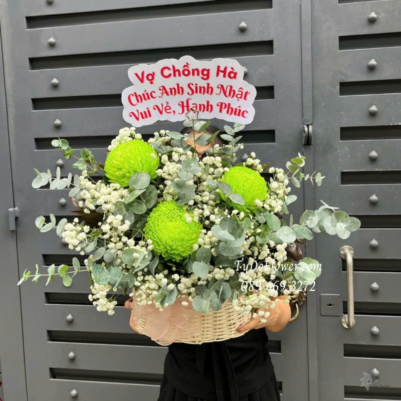 G1125893 GIỎ HOA CHÚC MỪNG SINH NHẬT Thiết kế hoa cúc mẫu đơn xanh lá