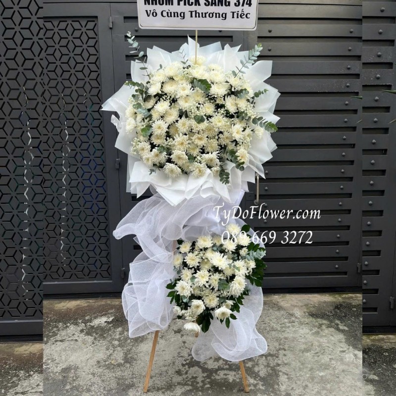 KCB0226124 KỆ HOA TANG LỄ VÒNG HOA CHIA BUỒN Vô Cùng Thương Tiếc thiết kế 02 tầng hoa cúc trắng