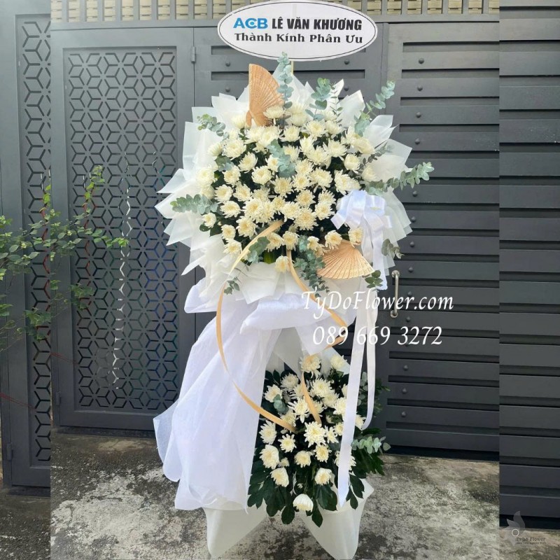 KCB0226127 KỆ HOA TANG LỄ VÒNG HOA CHIA BUỒN Thành Kính Phân Ưu Thiết kế 02 tầng hoa cúc trắng