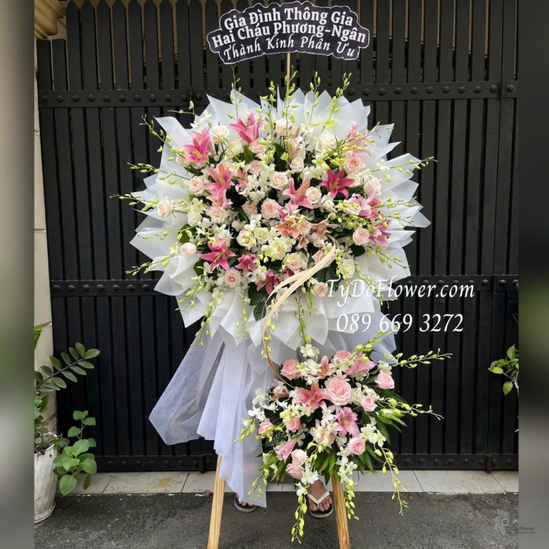 KCB0226129 KỆ HOA TANG LỄ VÒNG HOA CHIA BUỒN Thành Kính Phân Ưu Thiết kế 02 tầng hoa hồng, lan, ly