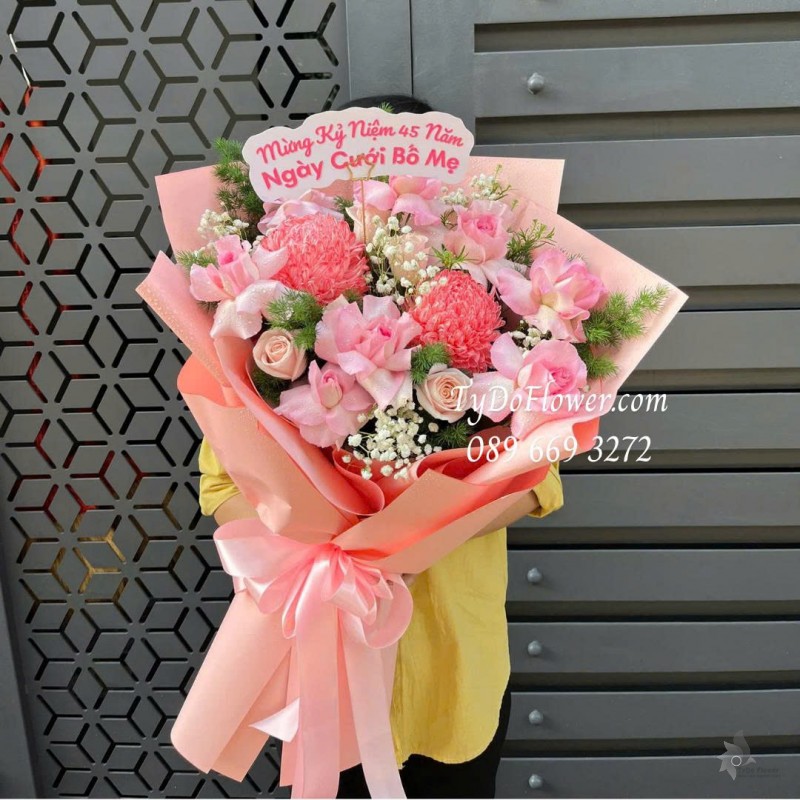 B0226141 BÓ HOA KỶ NIỆM NGÀY CƯỚI Thiết kế tông màu hồng