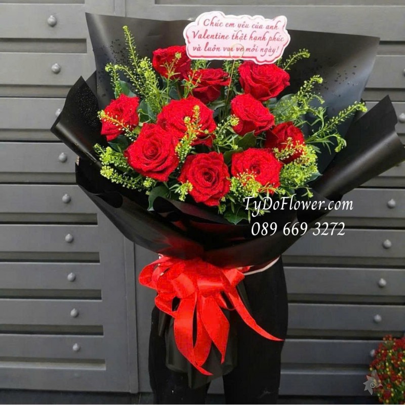 B0226149 BÓ HOA VALENTINE Thiết kế hoa hồng đỏ Ecuador Rose