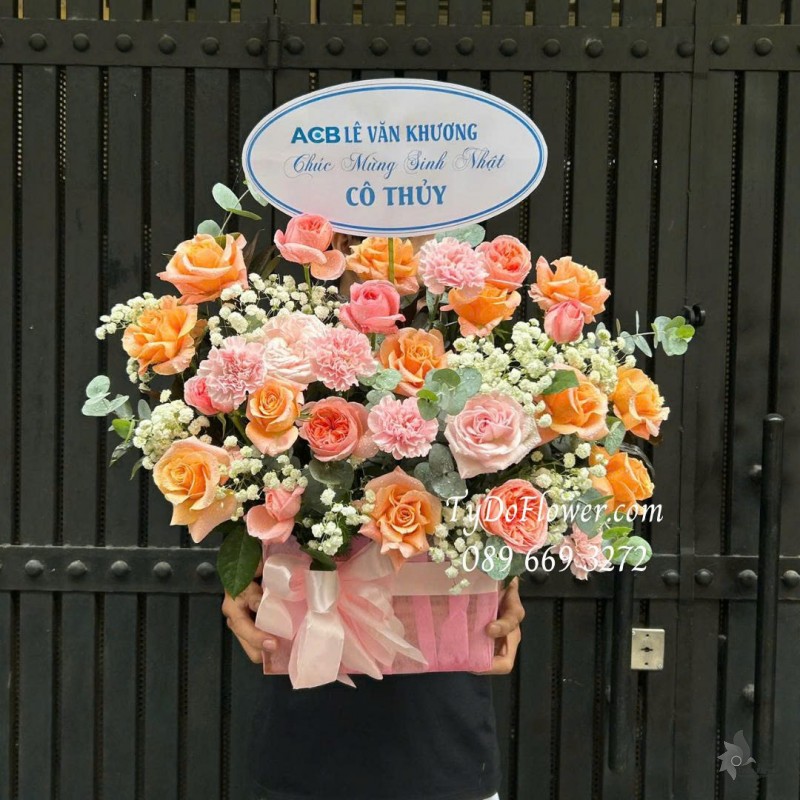 G0226168 GIỎ HOA CHÚC MỪNG SINH NHẬT Thiết kế hoa hồng cam, phăng hồng