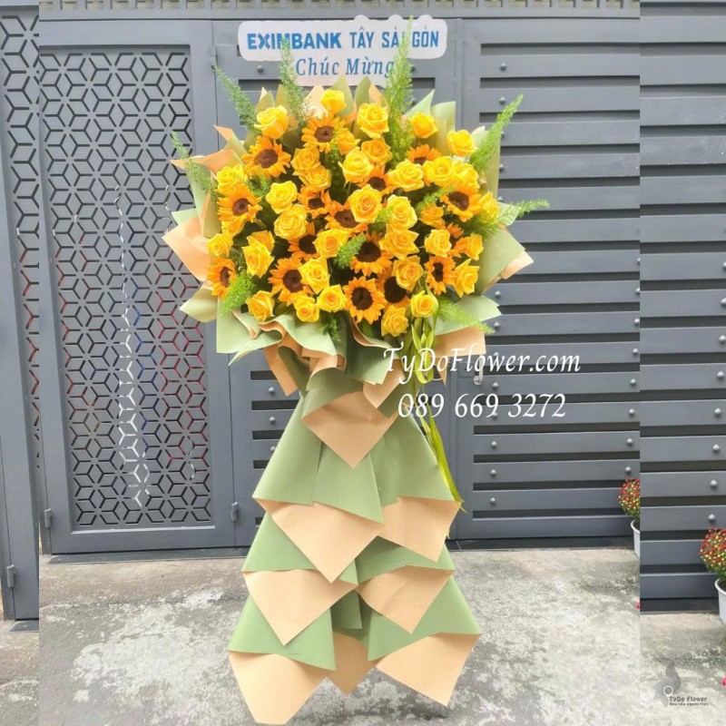 KCM0226175 KỆ HOA CHÚC MỪNG Thiết kế hoa hồng vàng, hoa hướng dương trên nền giấy mỹ thuật cao cấp