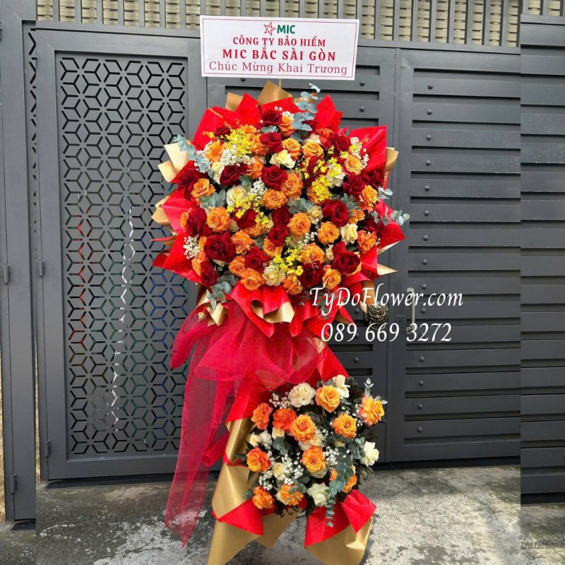 KCM0226176 KỆ HOA 02 TẦNG CHÚC MỪNG KHAI TRƯƠNG Thiết kế tông màu đỏ vàng cam, chủ đạo hoa hồng trên nền giấy mỹ thuật cao cấp